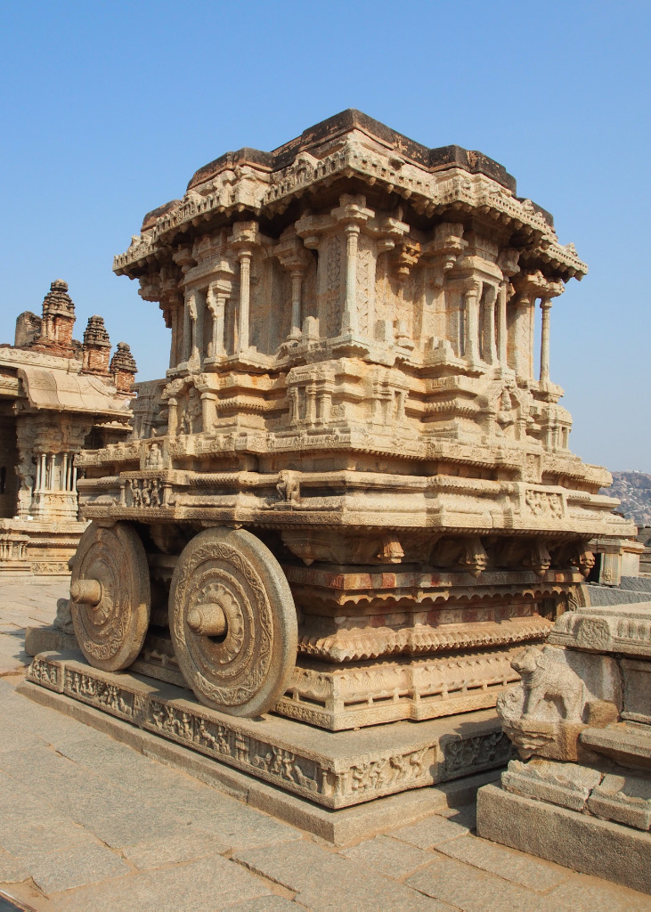 char de pierre sur le site du temple de Vittala à Hampi char de pierre sur le site du temple de Vittala à Hampi (Kanataka)
